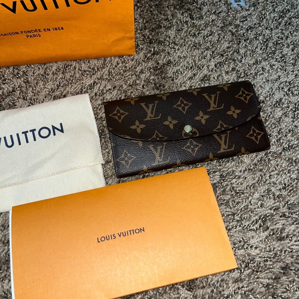 LV EMILIE WALLET